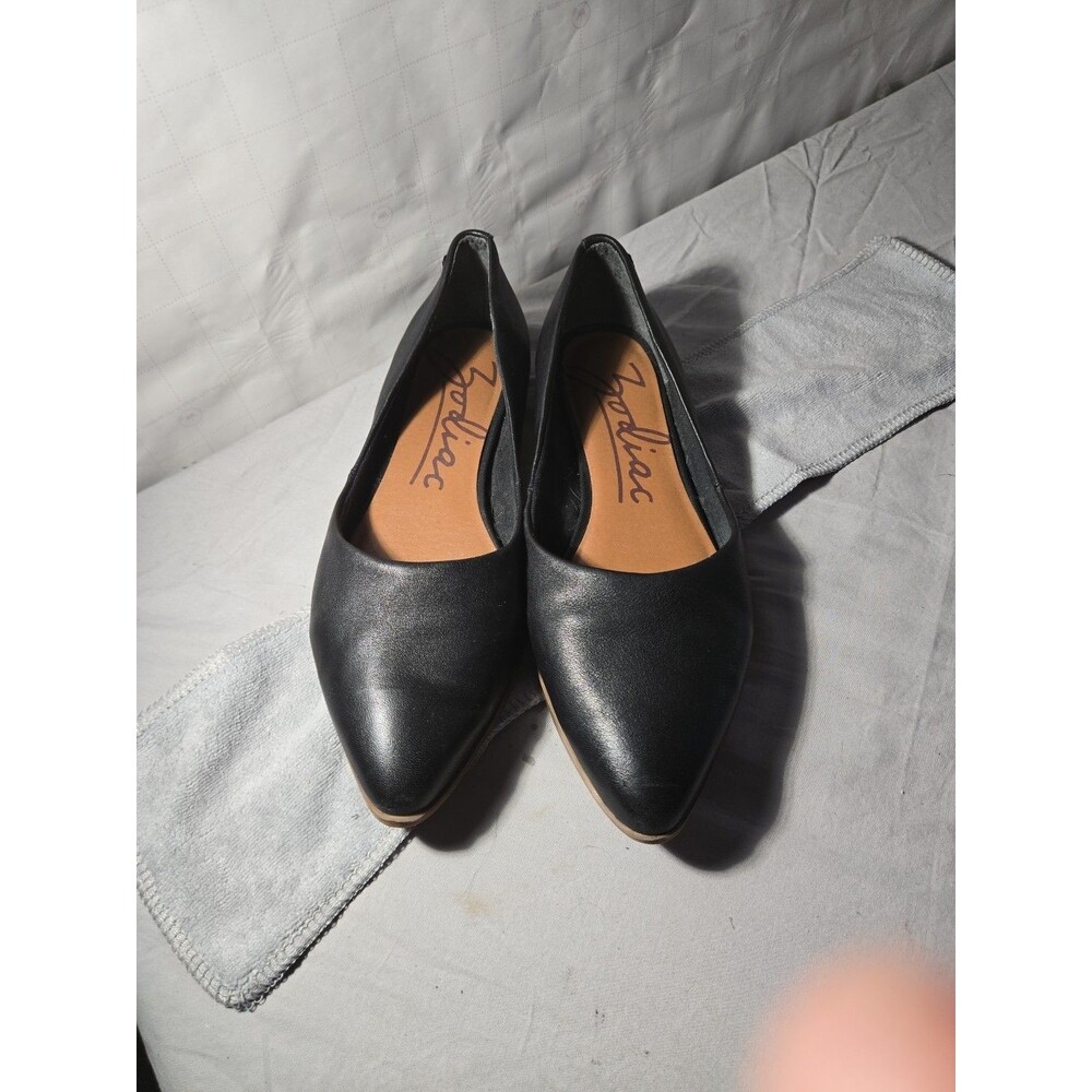 Zodiac Black Pointed Toe Leather Flats  Womens Size 8